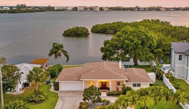 Grand Oak at Seaview | Waterfront + Private Heated Pool