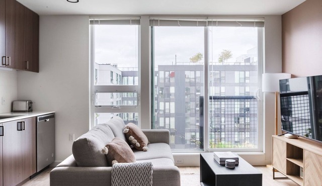 Great Central District Studio w/Gym, Yoga & Rooftop, by Blueground in Seattle