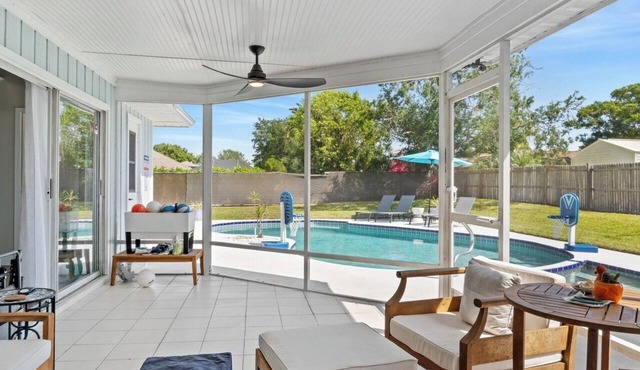 Great Location, 10 Mins to Beach, Vero Pool House