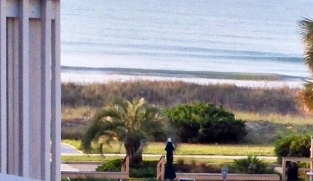 Great Ocean & Pool views; King Bed in MB. Designed for fun & Comfort!