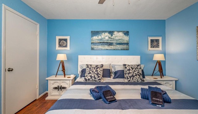 Ground Floor 2 Bdrm King Condo Close to Beach