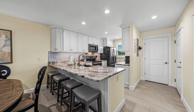 Gulf Dunes 4 - 2 bed/2.5 Bath/No Pool/Sleeps 4 - Gulf Front