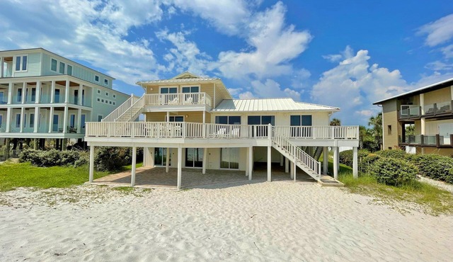 Gulf Front Home | Pet Friendly | Event Friendly | Sleeps 19