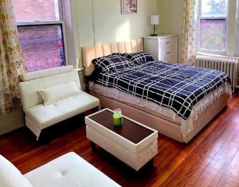 Habitación Práctica con TV 60 ,Nevera y Horno en Zona Comercial muy activa