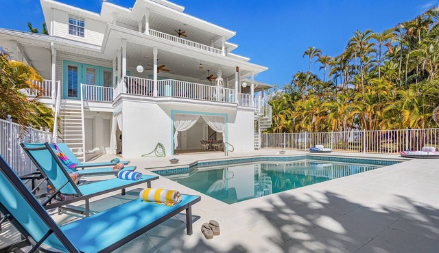 Harbor View Retreat with Heated Pool, Wraparound Decks & Sunset Vibes - Sunset Harbor - Roelens