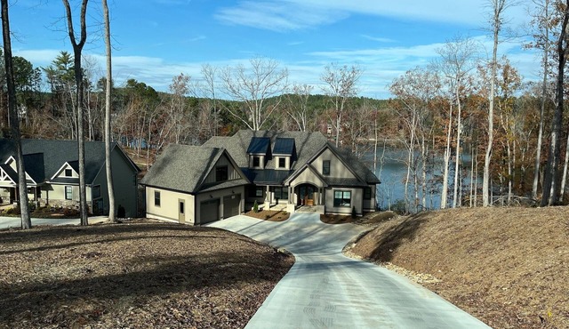 Harborside Retreat on Lake Keowee Stunning newly constructed home on Lake Keowee