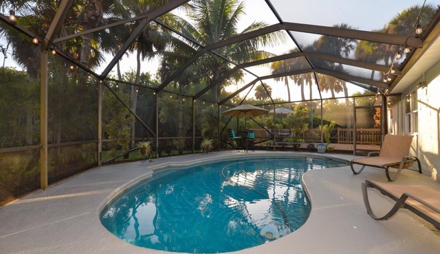 Harmony Oaks Retreat with Screen Private Pool overlooking Oak Hammocks