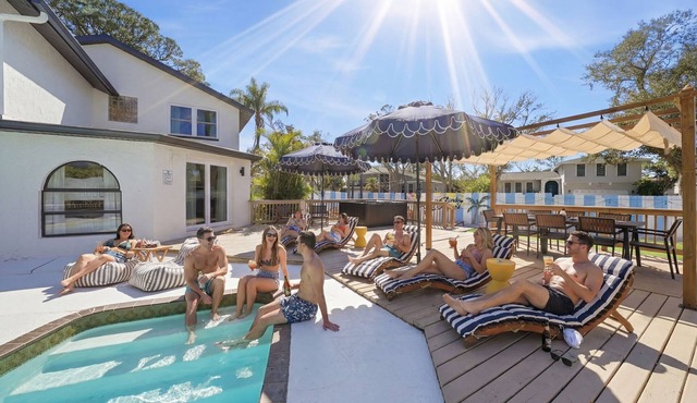 Heated Pool Gym Sauna Hot Tub Fire Pit & 7 Beds!
