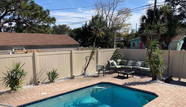 Heated Pool House w/ Hot Tub near Downtown St Pete and Beaches!!!