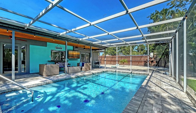 Heated Pool ❤ Home- Close to Beaches, Restaurants