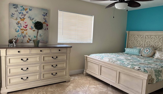 *Heated pool, walk/bike to beach, kid & pet friendly*