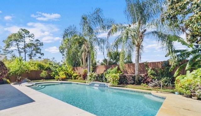 Heated Private Pool + Game Room, Sleeps 12, Family-Friendly, Near PCB Beach