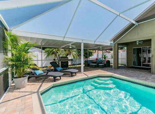 (HGR) Poolside Paradise: Vacation retreat. (Heated Pool)