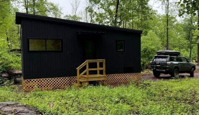 Hickory: Minimalist Escape for 2 in a Cozy Cabin with Serene Vibes in Pennsylvania