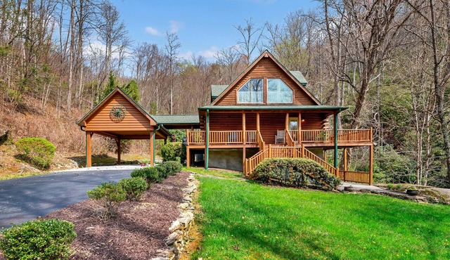 Hidden Falls Cabin -Waterfall, Hot Tub, Private!