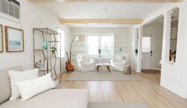 Hidden Gem-Charming Beach Oasis close to everything. Renovated/walk to Beach.