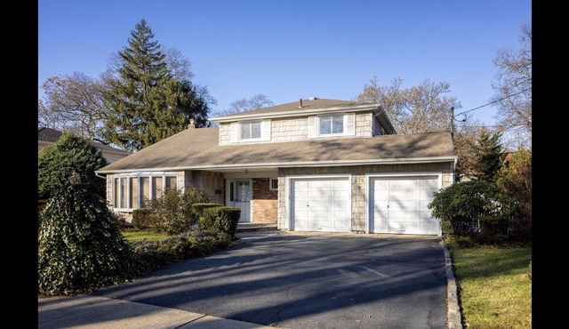 Hidden Gem - Private Studio located in the heart of a well manicured Garden! in West Hempstead