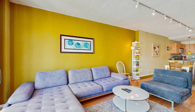 High-Rise Oceanview Condo w/Pool, Tennis & Gym: Walk to Beach, Dining, Shops