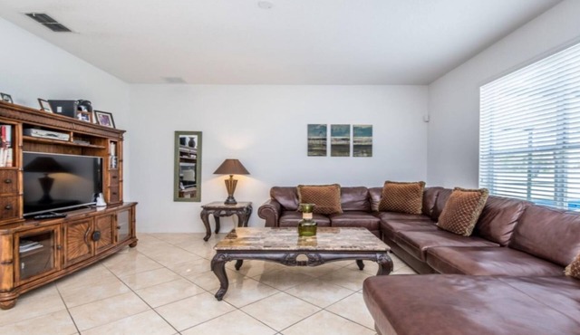 Highlands Reserve - 6 Bed 4 Baths Villa