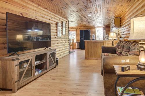 Hike, Golf & Explore: Pet-Friendly Apt in Etowah in Etowah