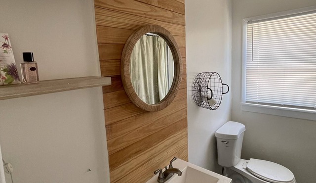 Historical Cottage Snowbird-Friendly/ Walk to Riverside Park & Downtown Coffee.