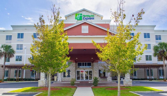 Holiday Inn Express Hotel & Suites Palm Bay by IHG