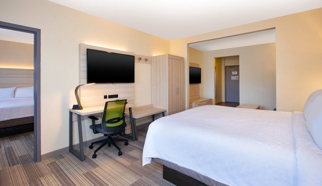 Holiday Inn Express & Suites Absecon-Atlantic City by IHG