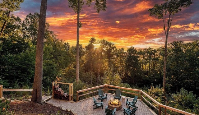 Hot Tub, Deck w/Breathtaking Mountain Views