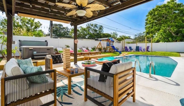 Hot Tub, Heated Pool, Mini Golf Island Vibes