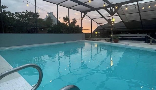 Hotel Style Lakeview Cottage 3BR Heated Pool
