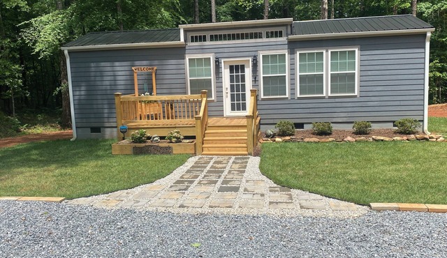 Hudlow Hideaway…A perfect and secluded couple’s getaway with hot tub!