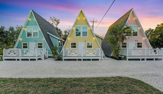 Iconic Anchor Inn A-Frame Cottages