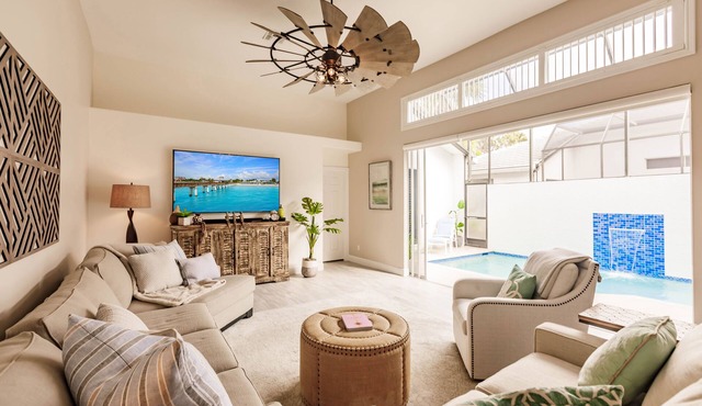 Ideal Location West of 41 - Minutes to the Beaches!