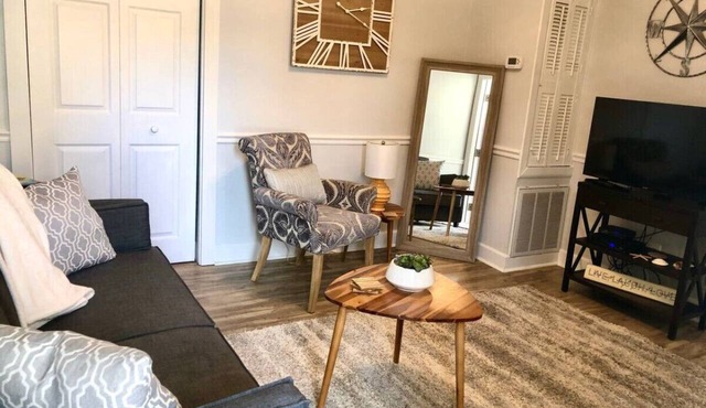 In the Heart of Downtown Dunedin One Bedroom Apt