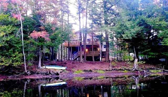 In Town Waterfront Adirondack Retreat on Moose River A/C & Whole-House Generator in Old Forge