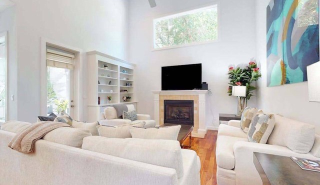 Incredible, dog-friendly home with Pack-N-Play, full kitchen, patio & beach gear