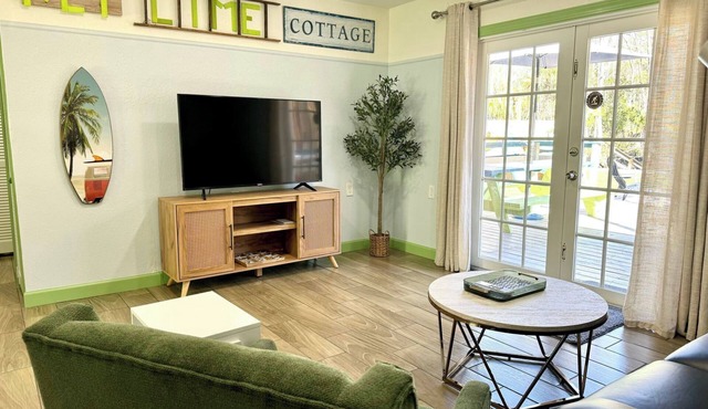 Key Lime Cottage-Waterfront/pet-friendly/kayaks for 5/fire pit/poles/bikes