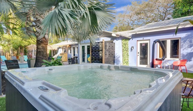 Kiki 4 - Men's Clothing optional Guest House