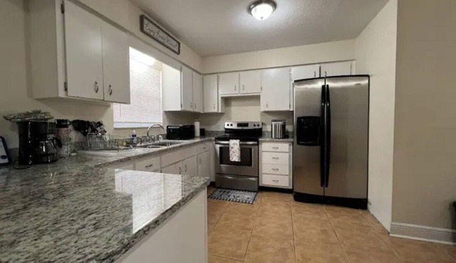 King Suite vacation retreat on the edge of Tampa!