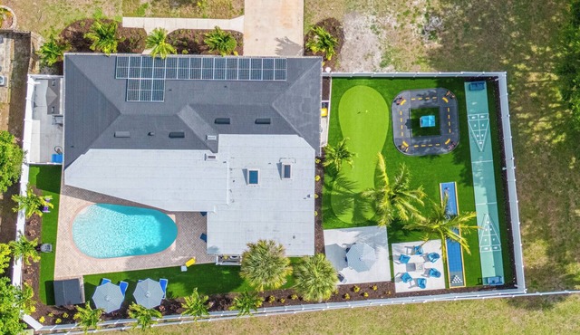 Kokomo Keys | Heated Pool + Outdoor fun park