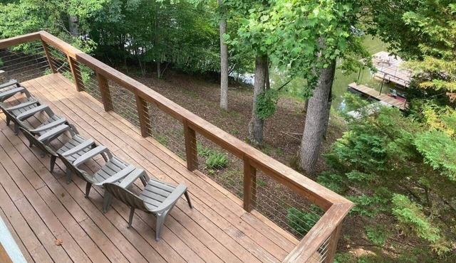 Lake Lanier Hideaway Lakefront with Game Room and Dock in Murrayville