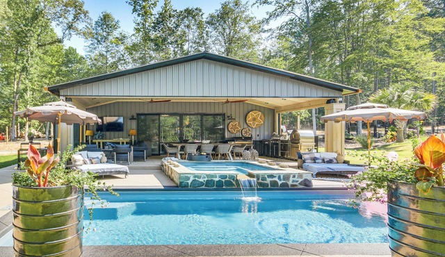 Lake Murray Paradise w/Shared Pool & Hot Tub!
