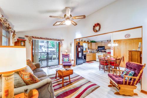 Lake & Pool Access! Outdoorsy Getaway in Newland