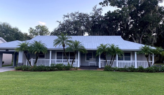Lake Retreat in Downtown Sebring 2/1 house with lake access on a secluded street