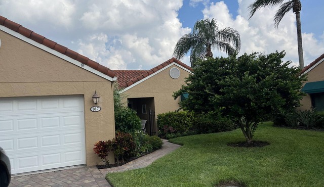 Lakefront 3 bedroom, 2 bath home in gated community. Walking distance to beach.