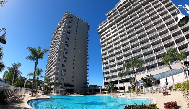 Lakefront 885 sf CONDO just 1 mile to DISNEY with Balcony & 2 Resort POOLS & SPA