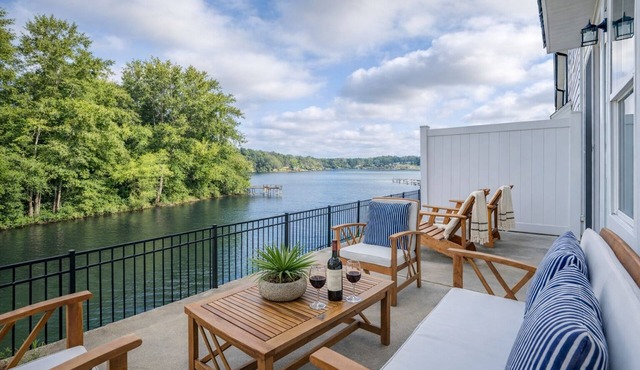 Lakefront Condo l Lake Greenwood l Walk to Dining & Docks & Shops