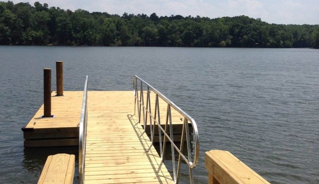 Lakefront home with WiFi, dock, swim ladder