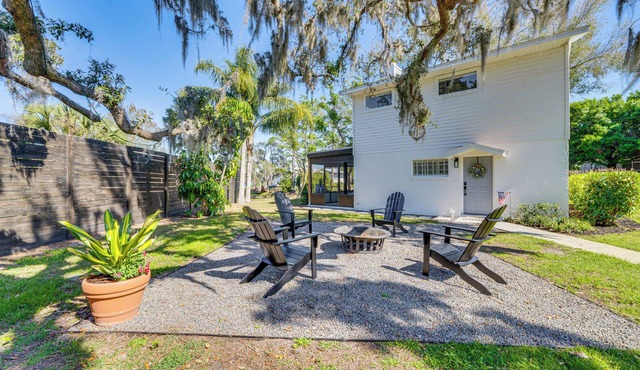 Lakefront Retreat w/Kayaks & Fire Pit in Clermont