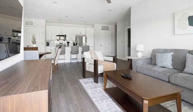 Landing | Amazing 2BD, Pool